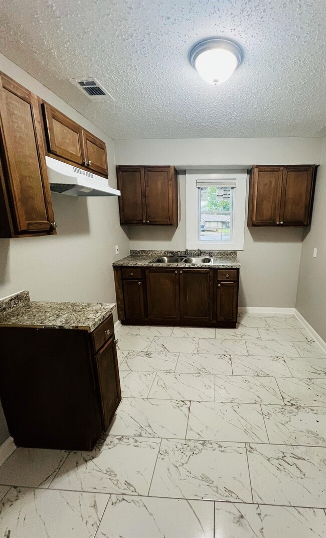 Photo - 2145 Pendleton St