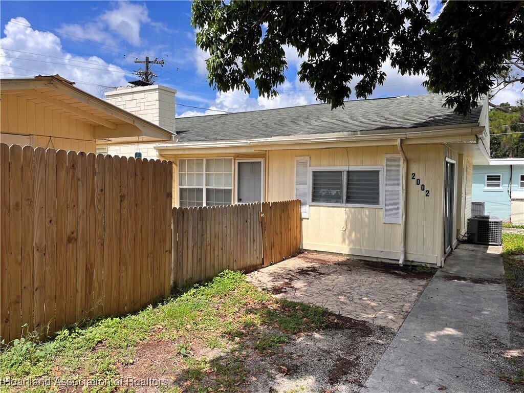 Photo - 2002 Sugrue Ave