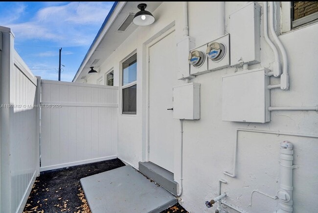 Photo - 1300 NE 2nd Ave Unidad West