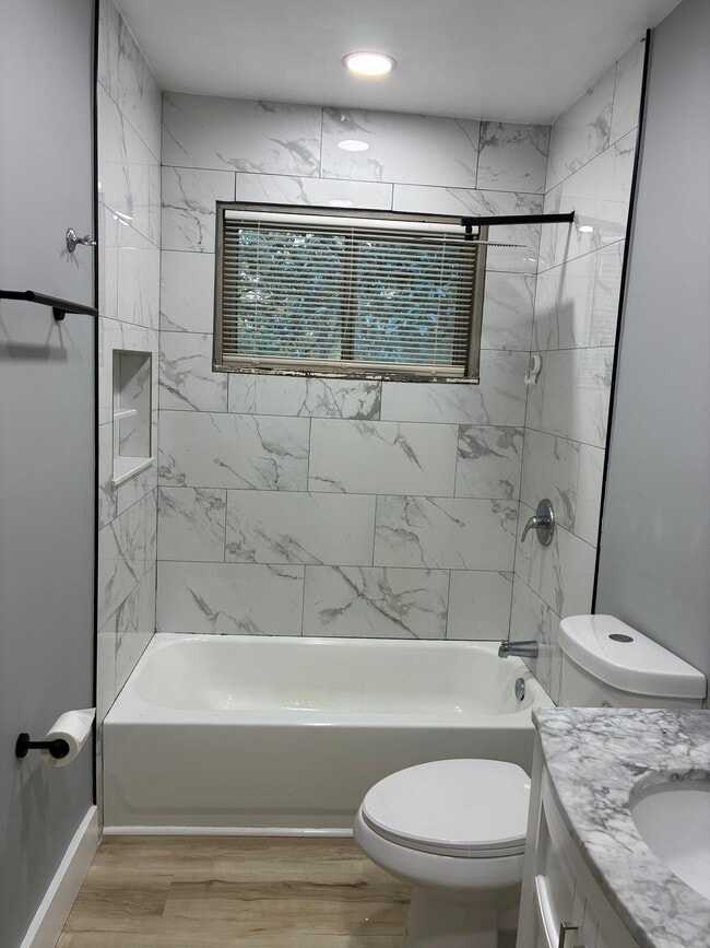 Photo - 1641 Woodburn St