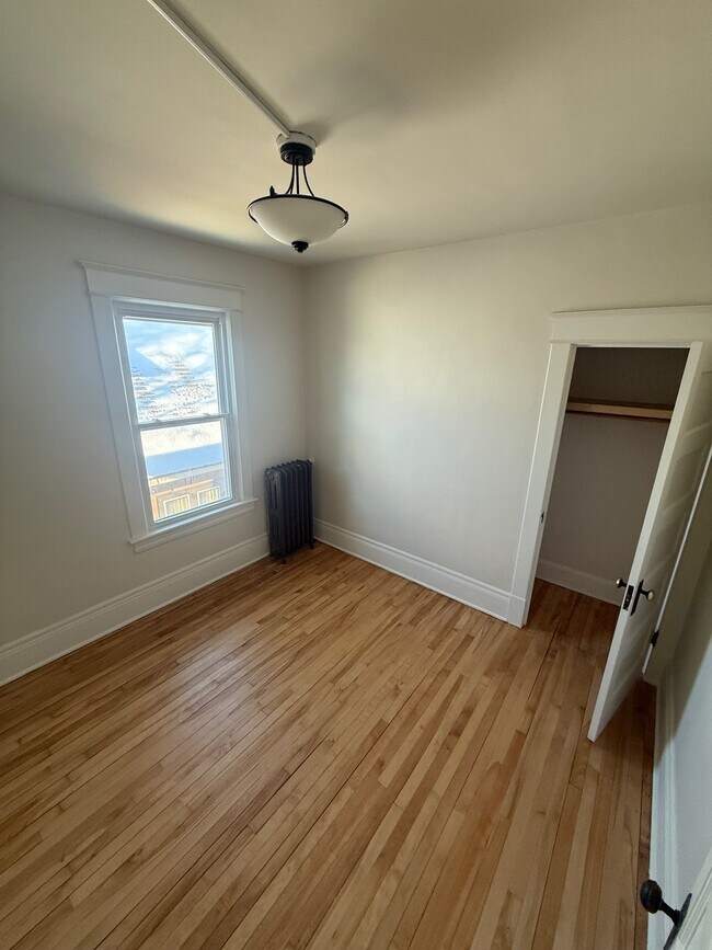 Photo - 664 Aurora Ave