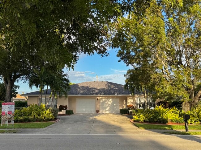 3633 Country Club Blvd Unidad 1 - Duplex