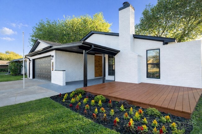 Building Photo - 1102 Ashdale Dr