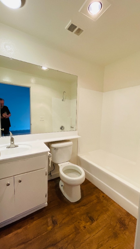 Photo - 7044 Hawthorn Ave Unit 213