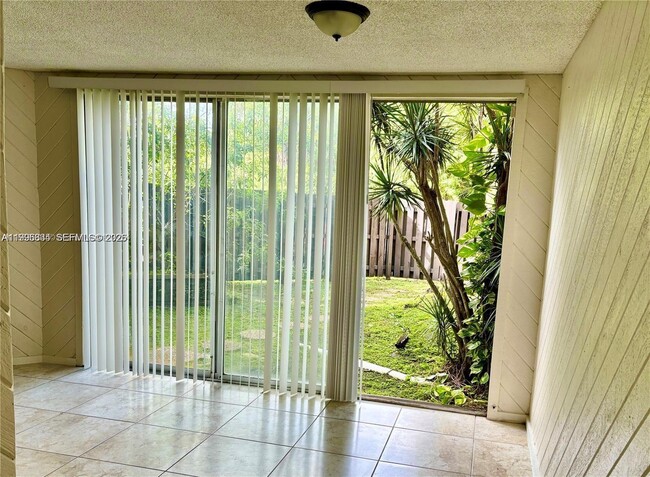 Photo - 3100 N Pine Island Rd Unidad 103