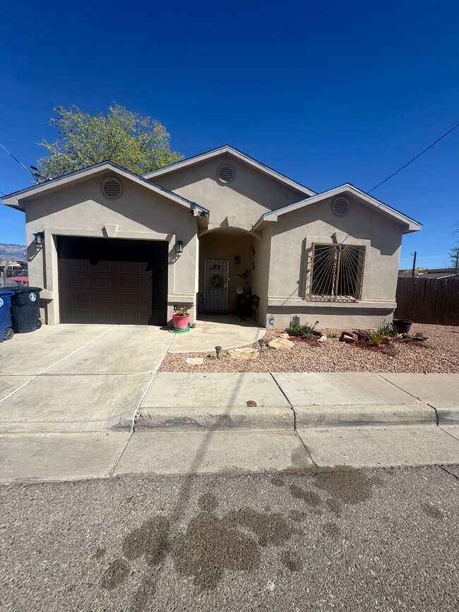 Photo - 4600 6th St NW