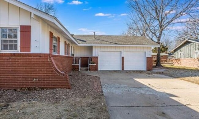 Photo - 835 N Westlink Ave