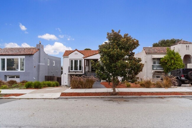 Building Photo - Recently Remodeled 4 Bed, 2 Bath Millbrae ...