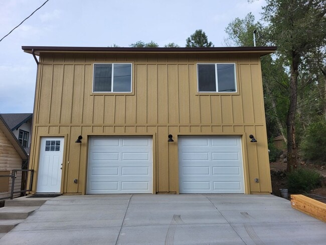 Building Photo - 210 N Elden St Unit 210 N Elden Street 1/2