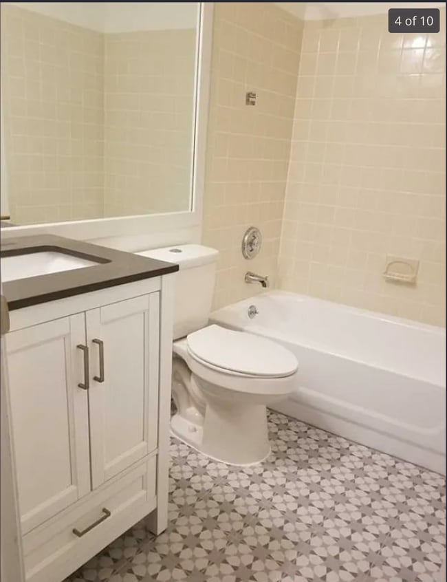 Photo - 2 Markham Cir