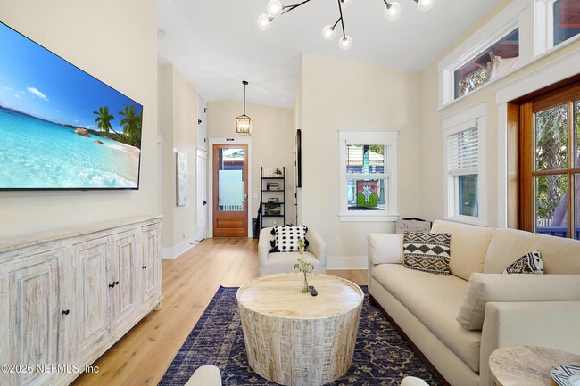 Photo - 290 St George St