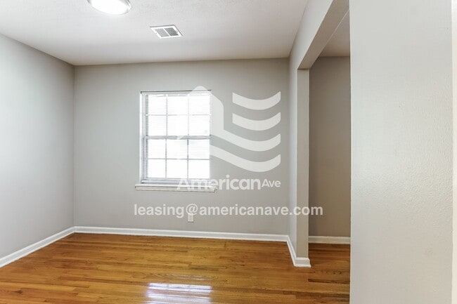 Photo - 610 Sir Michael Dr