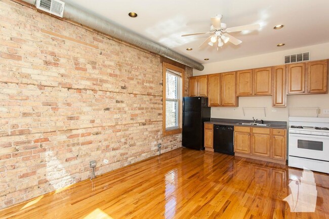 Photo - 2450 N Southport Ave Condo Unit 202