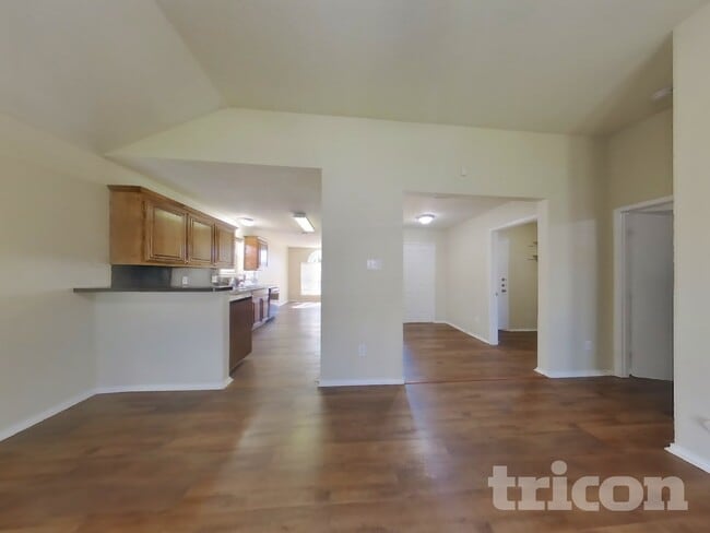 Photo - 621 Babbling Brook Dr