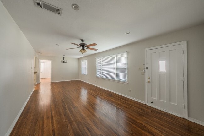 Photo - 3-Bedroom in Westworth Village!