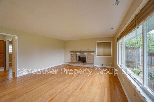 Photo - 2218 E 18th St Unit A