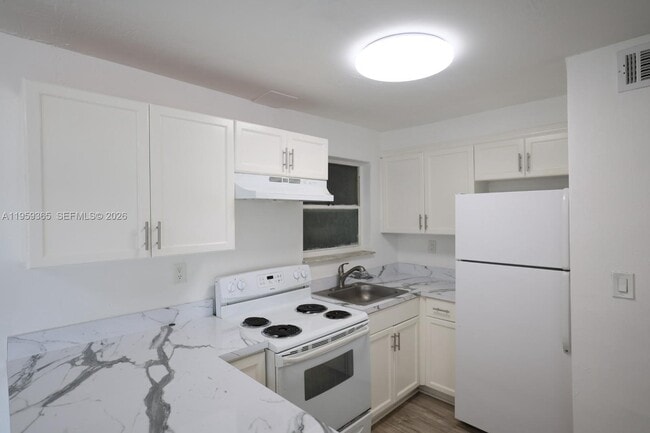 Building Photo - 3501 W 11th Ave Unit 207