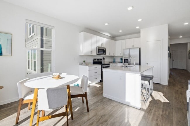 Photo - 930 Thinleaf Ln