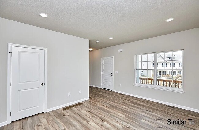 Photo - 820 Oakmont Pl