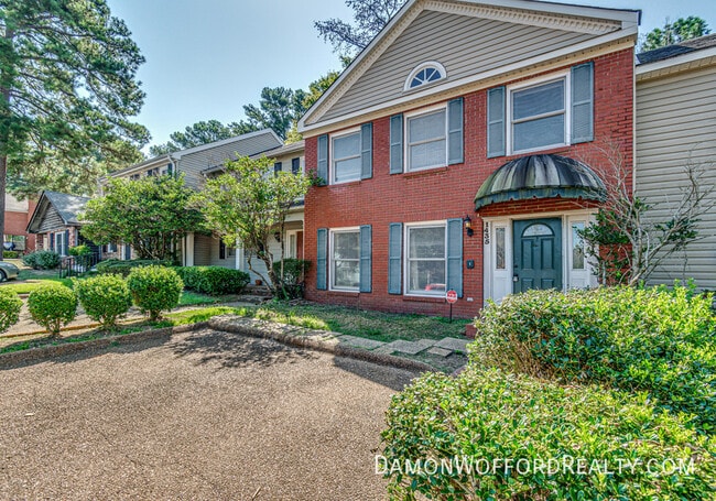 Photo - 1435 Roxbury Ct