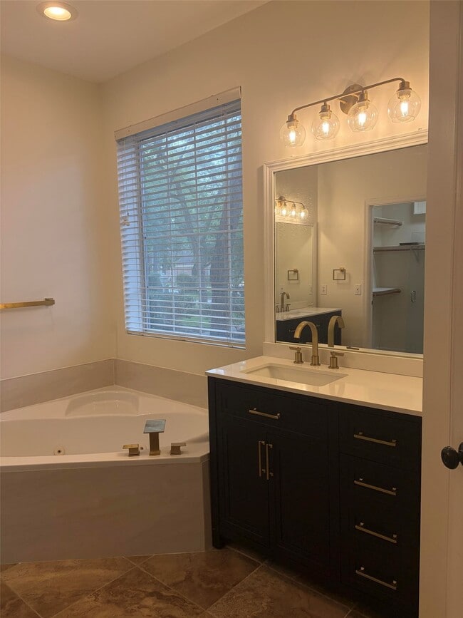 Building Photo - 22 E Sterling Pond Cir