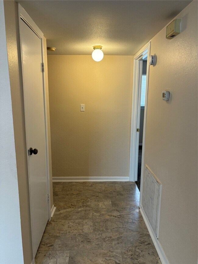 Photo - 405 Oak St
