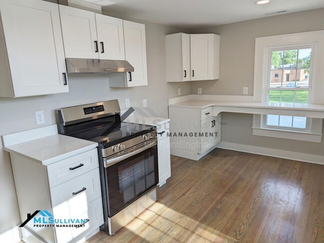 Photo - 229 W Elm St