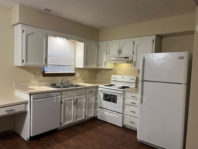 Photo - 505 NE Churchill St