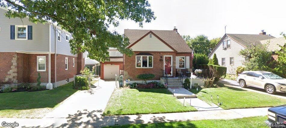 Photo - 84-38 246th St