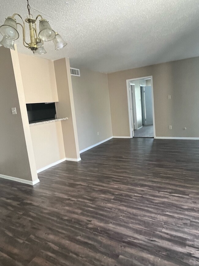 2/2 With connections - Peachtree Apartments