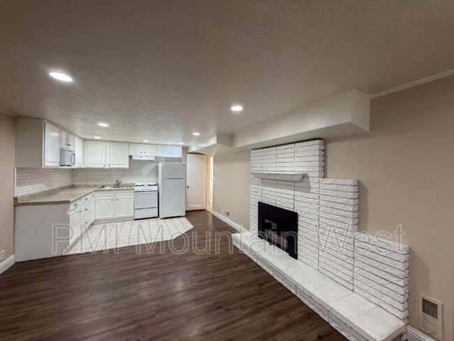 Photo - 282 E 650 N