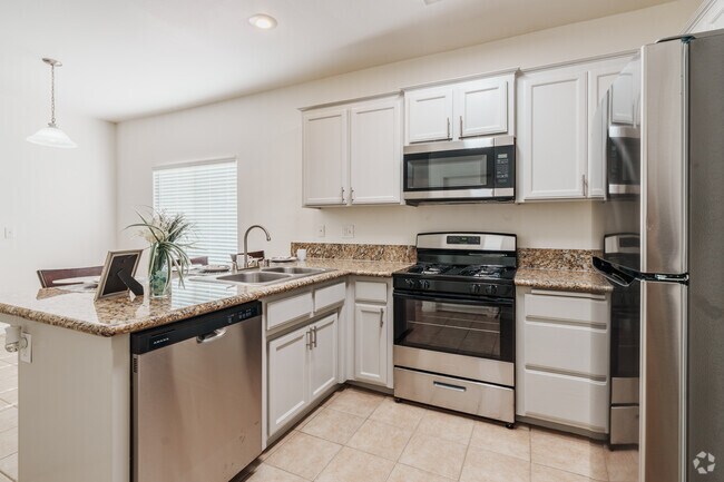 3BR, 2BA - 1,204SF - Kitchen - Old River Place
