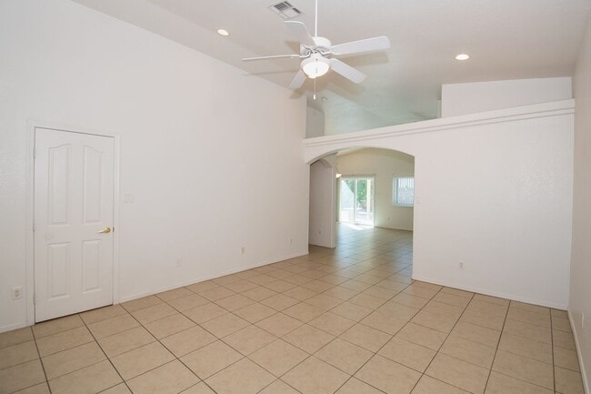 Photo - 3 BEDROOM HOME WITH MOUNTAIN VIEWS!
