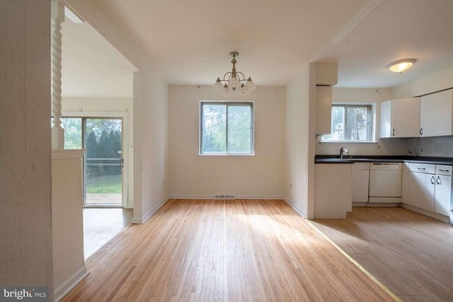 Photo - 1558 Specht Pl