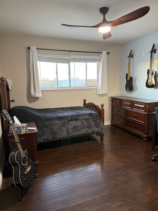 Dormitorio 1-1 - 7010 Dennison St