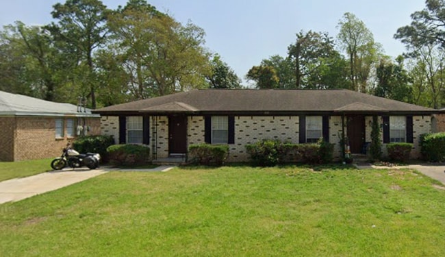 Building Photo - Duplex Unit Near NAS Pensacola Rental