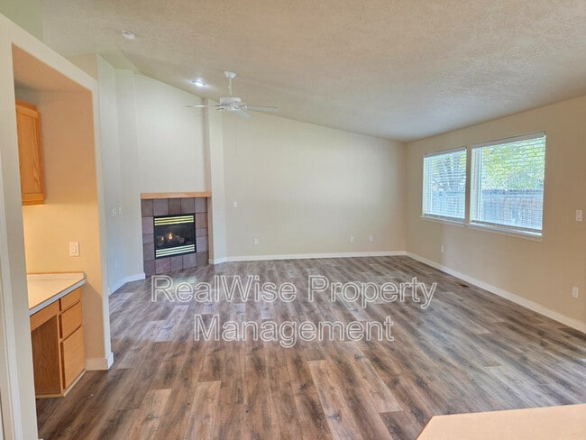 Photo - 737 NE Nickernut Ave