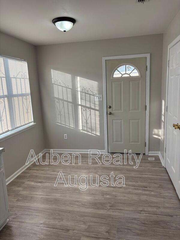 Photo - 2930 Dahlia Dr