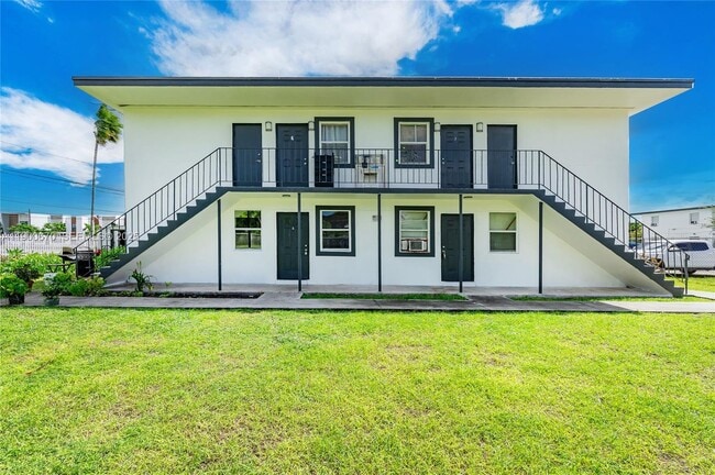 Building Photo - 10015 SW 170th Terrace Unit 2