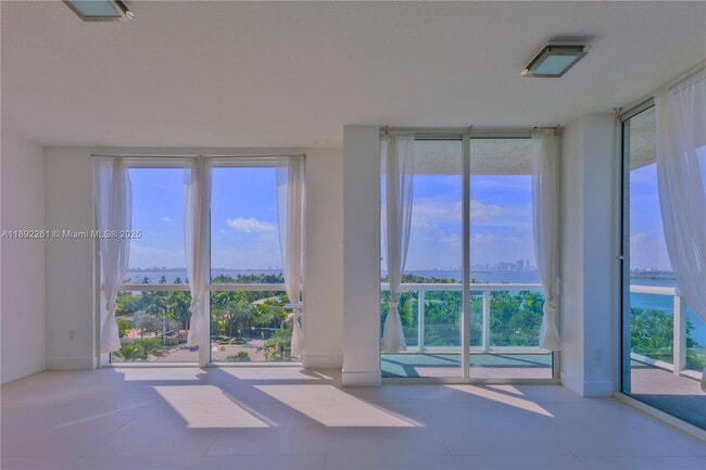 Building Photo - 7900 Harbor Island Dr Unit 926