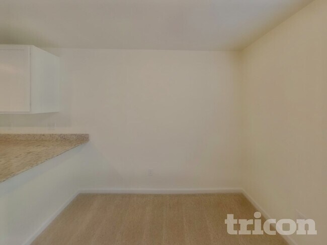 Photo - 1073 Crescent Moon Lp