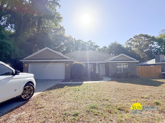 Building Photo - Charming 3-Bedroom Home in Elliott Point, Fort Walton Beach!