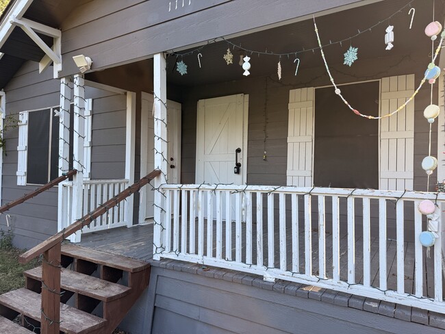 Photo - 1111 S Interurban St