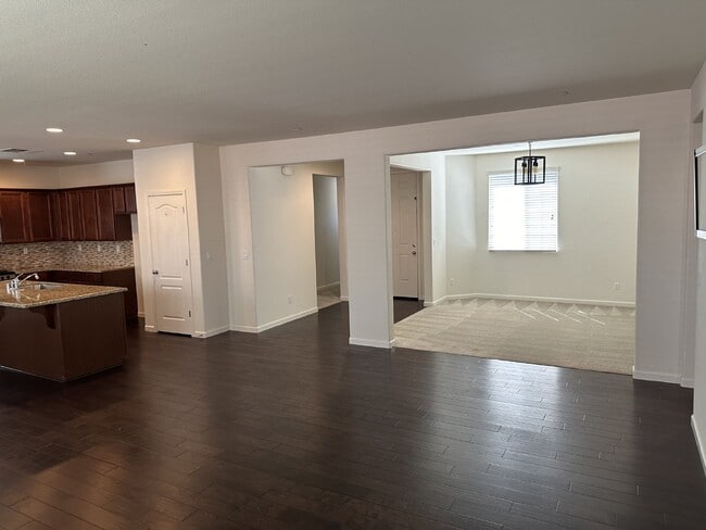 Photo - Gorgeous 4 Bedroom, 2.5 Bath Single Story in Summer Lakes Community