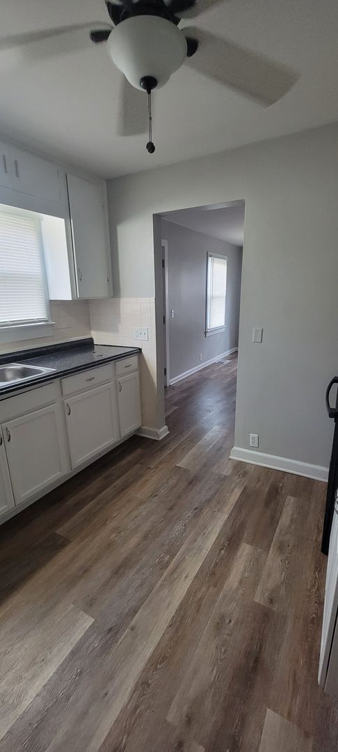Building Photo - Newly Updated Spacious Two Bedroom w/Bonus... Rental