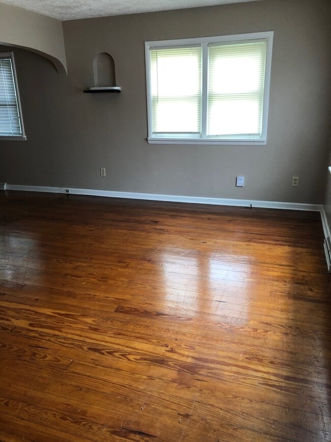 Photo - Spacious 3 Bedroom Home