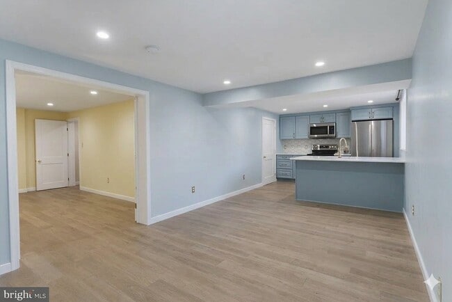 Building Photo - 1401 S Greenbrier St