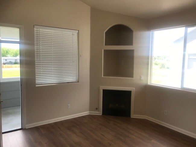 Photo - Fantastic 2nd floor condo - 2 bedroom, 2 bath, 1 car garage!