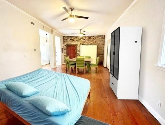 Photo - 201 Spring St