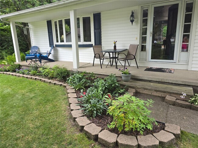 Photo - 298 Willowen Dr